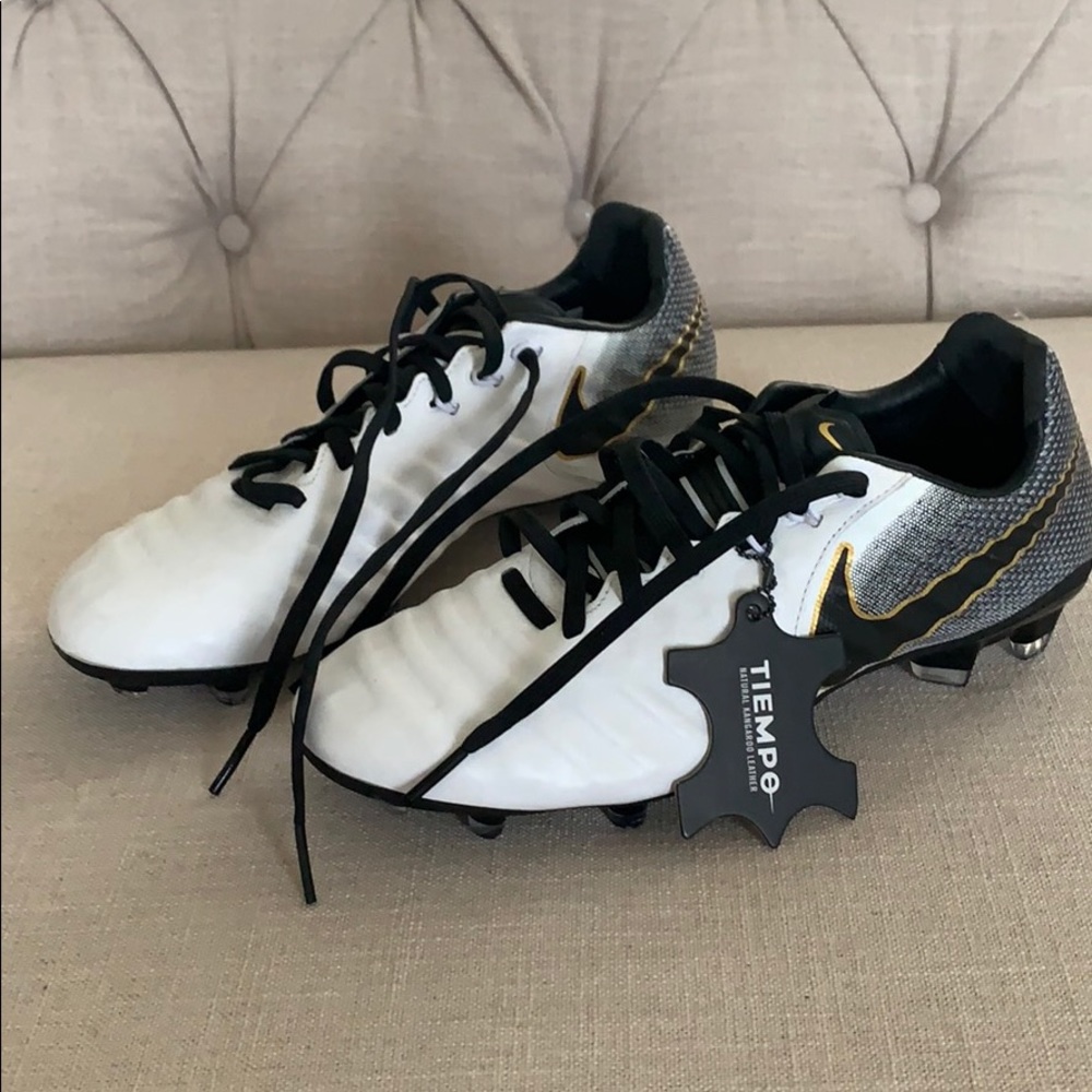 NEW size 6 unisex TIEMPO NIKE soccer cleats